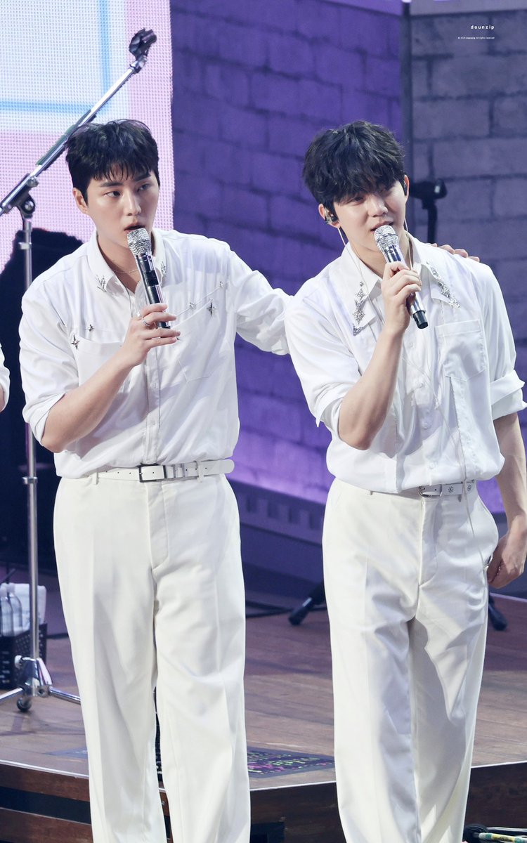 (얘 바보라고 한 사람)
(조용히 뒷간으로 와라)
                 O
                    o                         (으헣힣헣)
                       .                               \/