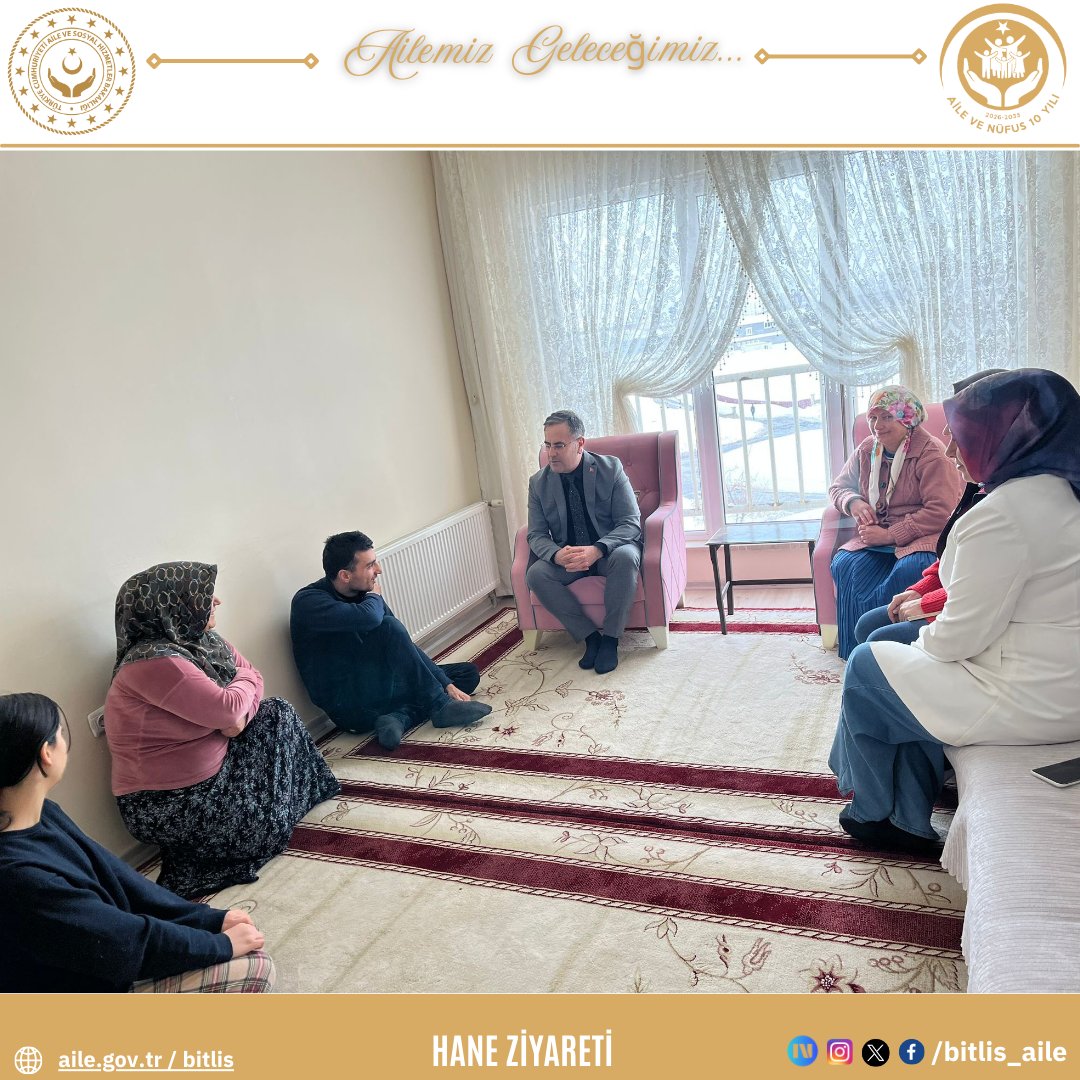bitlis_aile's tweet photo. 📌 Aile ve Nüfus On Yılı Kapsamında Çalınmadık Kapı Bırakmıyoruz.💙

🏠Bir kapı çalındı, bir yürek daha yalnız olmadığını hissetti…

📌İl Müdürümüz Vefa Akdoğan, ebeveyn yoksunluğu yaşayan ailemizi ziyaret ederek devletimizin şefkat elini ve güvencesini hissettirdi.

✨ Devletimizin her daim vatandaşının yanında olduğu bir kez daha vurgulanırken, ailenin ihtiyaçları yerinde dinlendi.

🌸 Aile varsa umut vardır, umut varsa gelecek vardır.
Ve hiçbir aile yalnız değildir. 💙

📍Mutki
@tcailesosyal
@BitlisValiligi
@LemanYenigunAk
@ASHB_COCUK