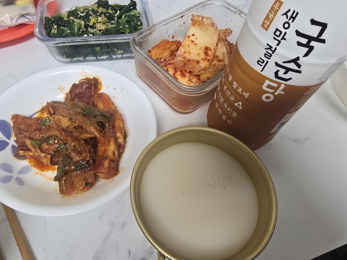 오늘 저녁은~
코다리찜에 막걸뤼~~ㅎㅎㅎㅎ