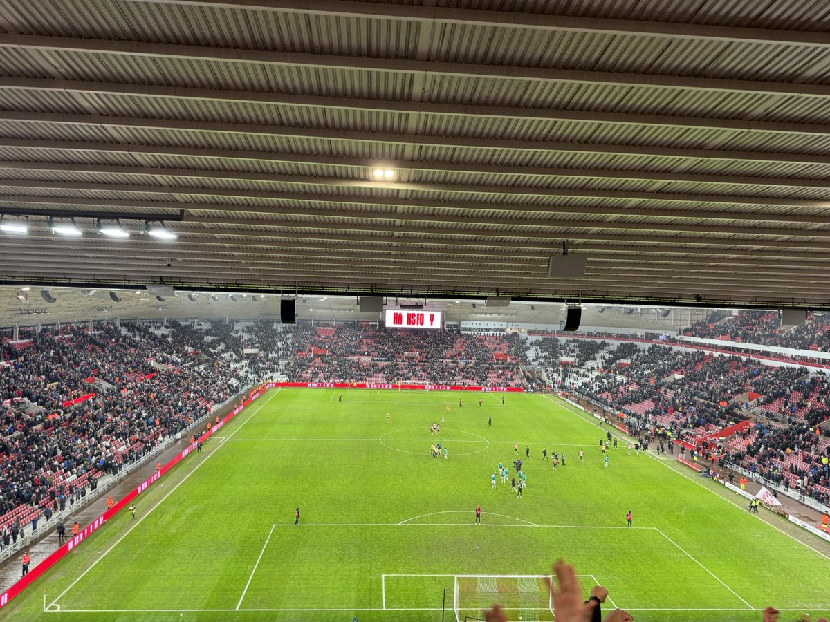 Delighted to have had the chance to watch <a href="/LFC/">Liverpool FC</a> at <a href="/SunderlandAFC/">Sunderland AFC</a> last night. 0-1 win for the Reds and honoured to have the chance to speak to <a href="/Tweed_Barnesy/">Nick Barnes</a> on <a href="/bbcnewcastle/">BBC Sport Tyne & Wear</a>. Thank you <a href="/MrMattyjohnson/">Matty Johnson</a>