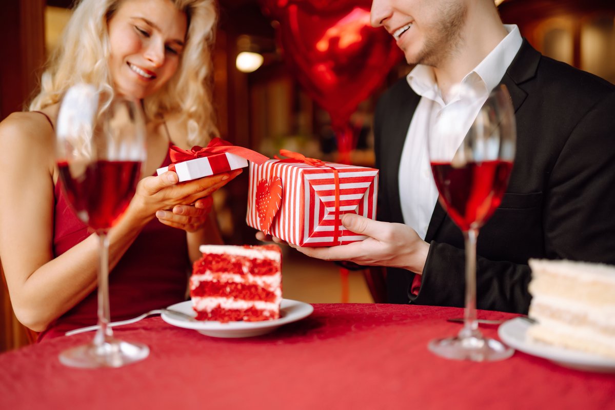 Is Valentine's Day a trick to make people spend more money?  How much do you plan to spend?  The average is now $189 for an average date.  A report expects spending to reach $29.1 BILLION.

- The Hawk and Tom Show