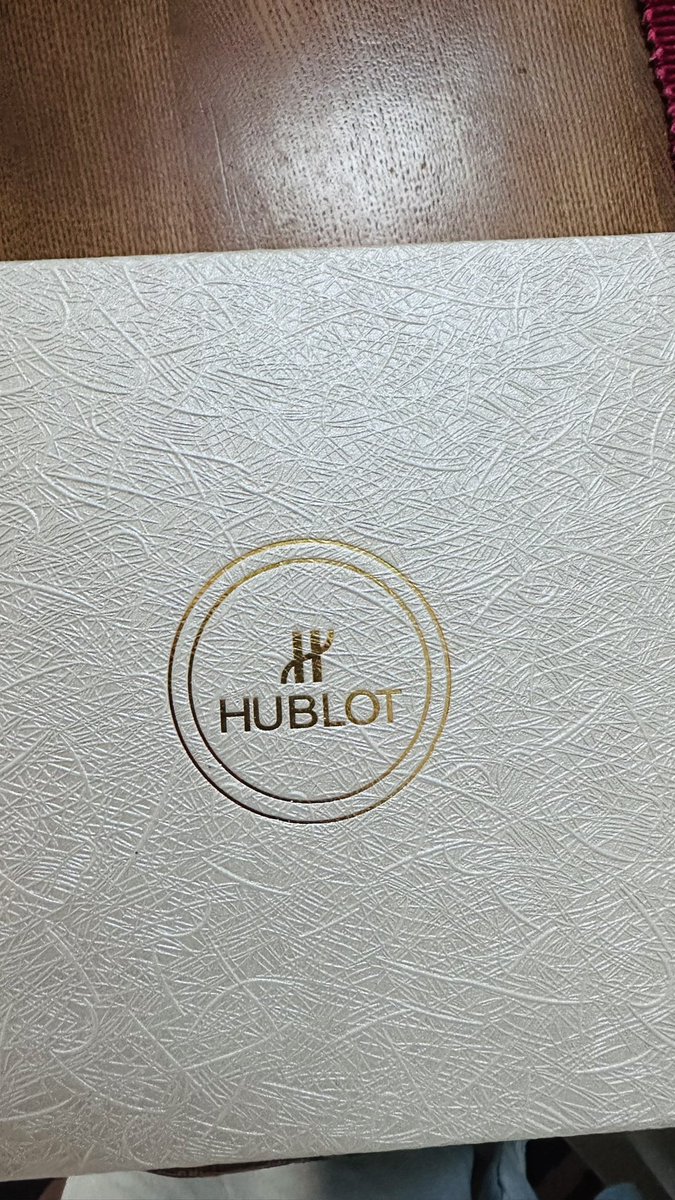 MsJayeF's tweet photo. For the Love #JUNGKOOKxHUBLOT https://t.co/wdAp8ea6By