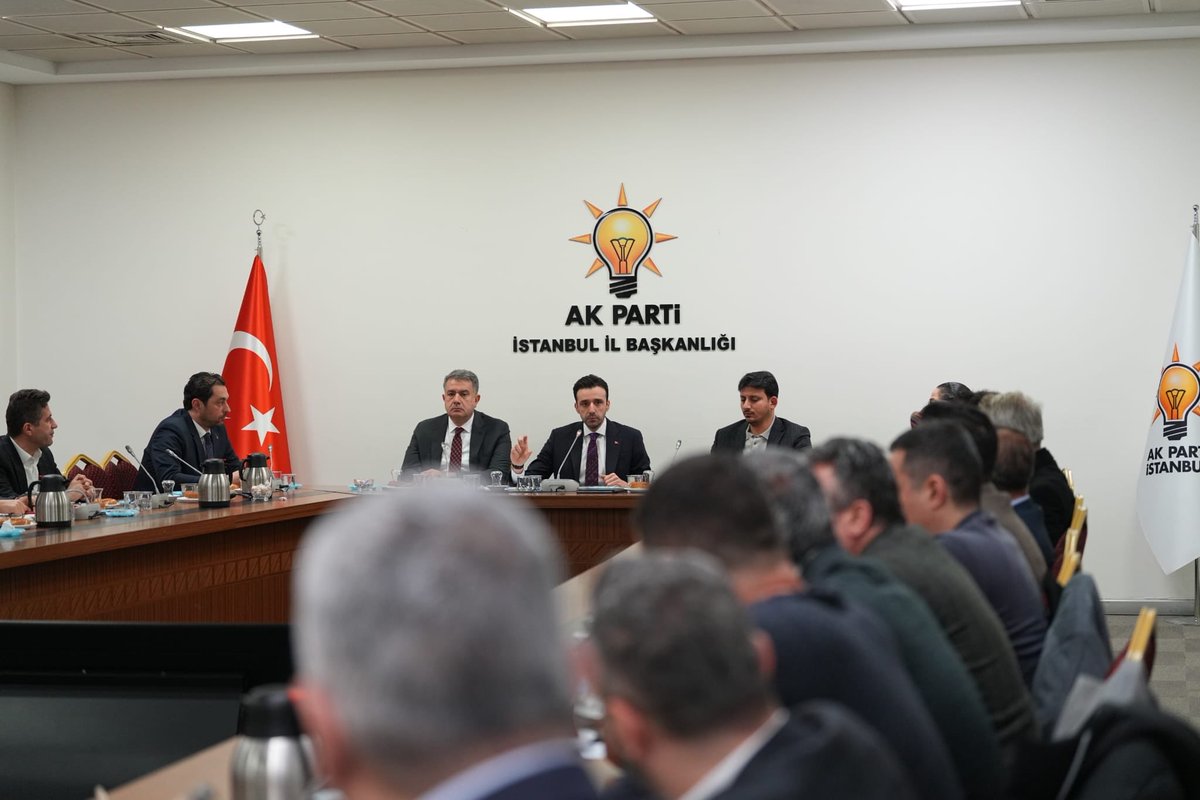 “Güçlü Türkiye” vizyonu doğrultusunda, İlçe Ekonomi İşleri Başkanlarımız ile bir araya gelerek aylık birim toplantımızı gerçekleştirdik.

İstanbul’umuzun üretim, yatırım ve istihdam gücünü artırmak adına kararlılıkla çalışmaya; ortak akıl ve güçlü teşkilat yapımızla sahada olmaya