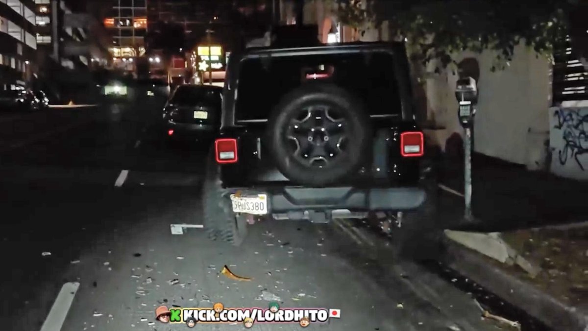 W Chyron tweet media