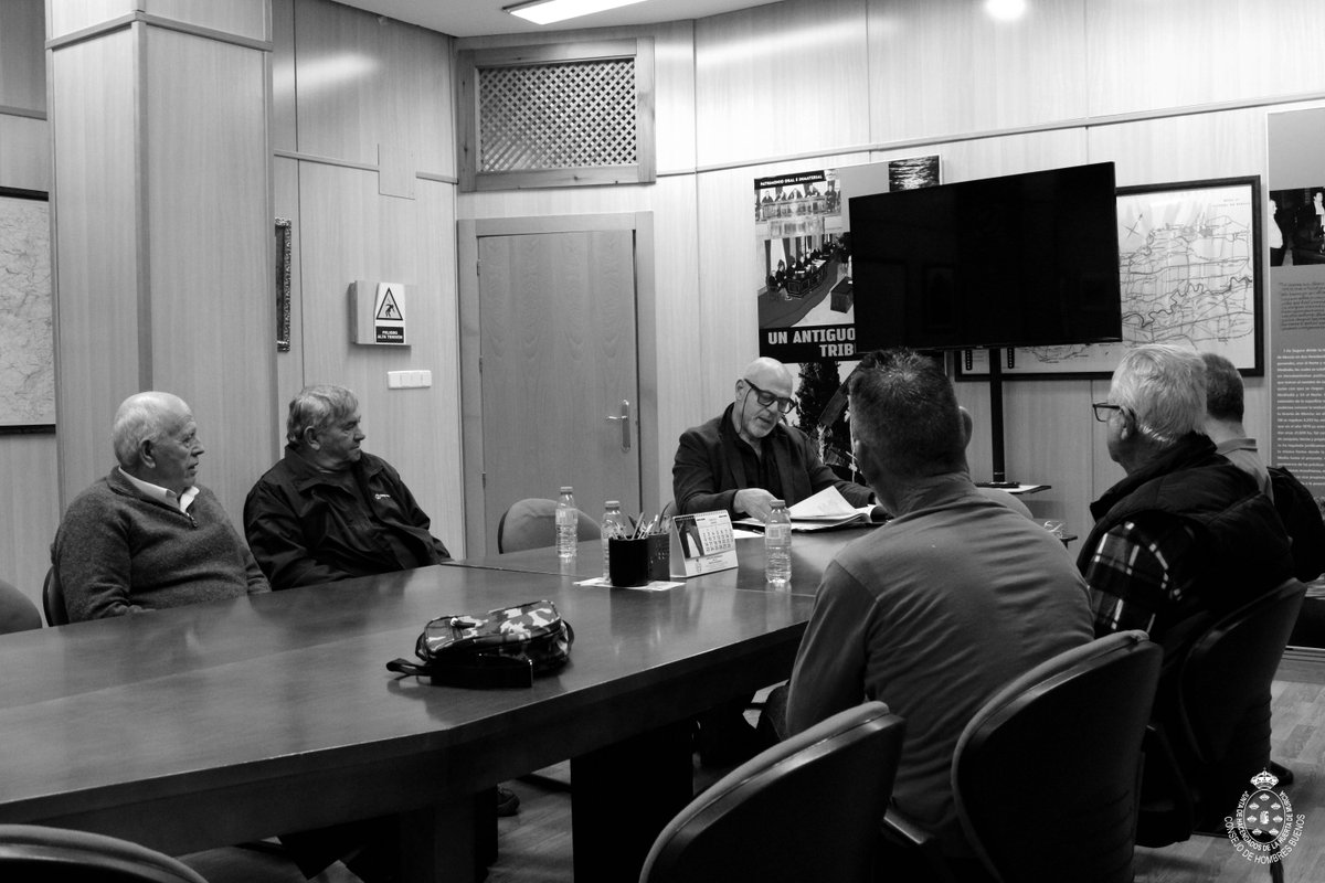 ConsejoHB's tweet photo. 📚 Reunión del #CHB para #VistadeExpedientes.

Los vocales designados para el mes de #febrero revisan las demandas y alegaciones presentadas en primera instancia.

Siguiente fase: #InspeccionOcular en los lugares de conflicto próximamente.

#PatrInmaterial #TribConsuetudinario https://t.co/N3cTVhGBJw