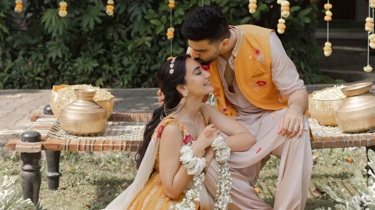 lovebluez's tweet photo. Congratulations to Surbhi and Sumit 💕

Can't wait for the little one🧿 https://t.co/cEQHv70x8a