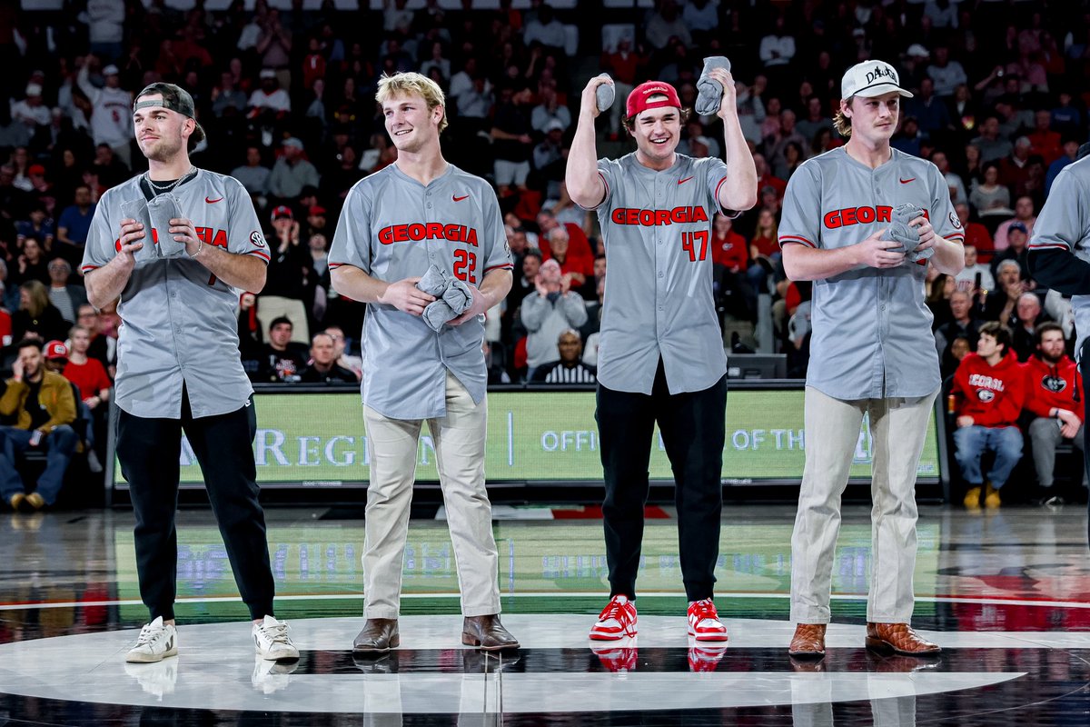 Nice to see you last night, Dawg Nation👋

Thanks for having us out, <a href="/UGABasketball/">Georgia Basketball</a>!

#GoDawgs