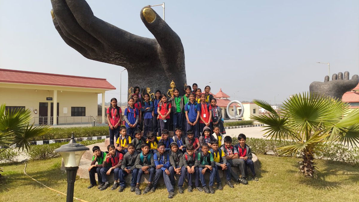 KVBalrampur's tweet photo. Field visit of Students from PM SHRI KV BALRAMPUR to study the cultural heritage of Tharu Tribes at #Tharu_museum at Imilia Kodar Balrampur. 
#experiential_learning under #PMSHRI SCHEME 
Thank you @EduMinOfIndia 
@KVS_HQ @KVS_Lucknow https://t.co/KSkL27U6st