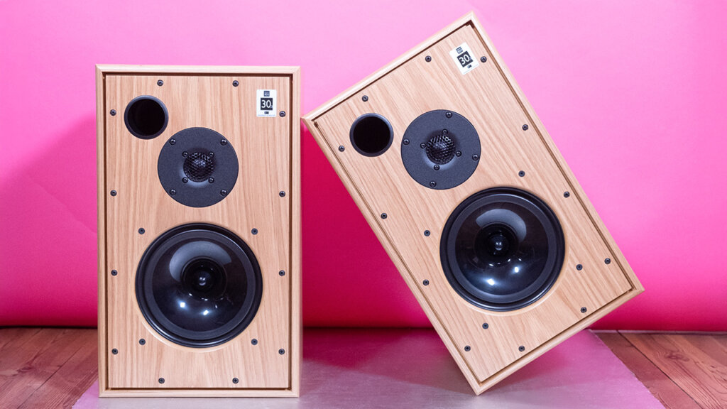 fairaudio_de's tweet photo. TEST: Das RADIAL-Membranmaterial, aus dem Harbeth seine Tiefmitteltöner fertigt, wurde neu „gemischt“. Ob und wie sich ... https://t.co/WYoMxGdFXQ

#hifitest #hifi #test #fairaudio #highend #stereo #audio #audioreview #kompaktlautsprecher #HarbethM30_3XD2 #Harbeth #inputaudio https://t.co/osxvyyLlZL