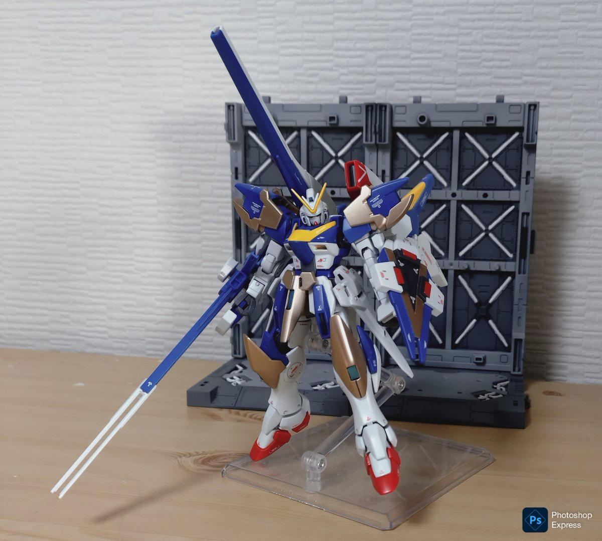 6HEfoit6l1Vu6Hc's tweet photo. #ガンプラ
#V2AB
HG V2AB、ギブバース!
気づけば箱が色褪せるほど積んでしまったけれど、完成させることができました
苦手なデカールを多用して、密度を濃くするべく制作しました https://t.co/RSr4kVOqxk