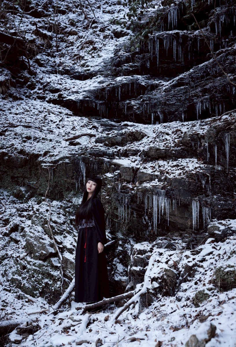 凍るのは、水だけじゃない。

静けさは、ときに刃になる。

Ice does not only freeze water.
Silence can be a blade.

#JapaneseAesthetic #Silence #Winter

<a href="/azy_photo/">星川陽二</a>