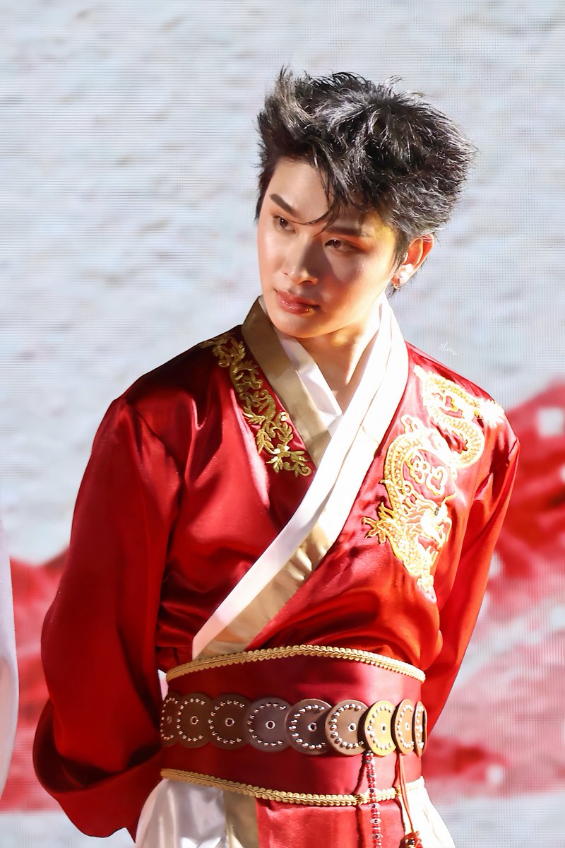 ร้อยเรื่องจบในหัว 

CNY ICONSIAM WITH BUS

#THAIchayanon  #NEXnattakit
#BUSCNYatICONSIAM