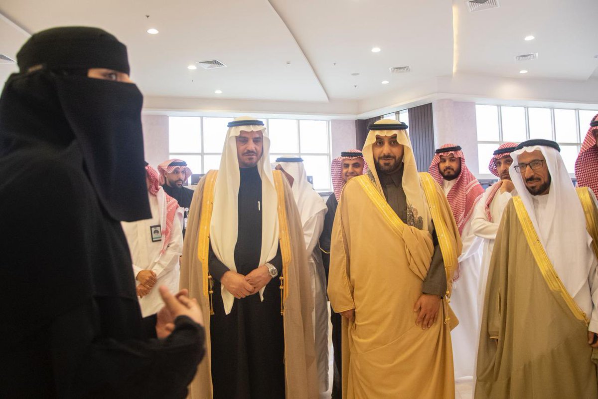 كليات عنيزة tweet media