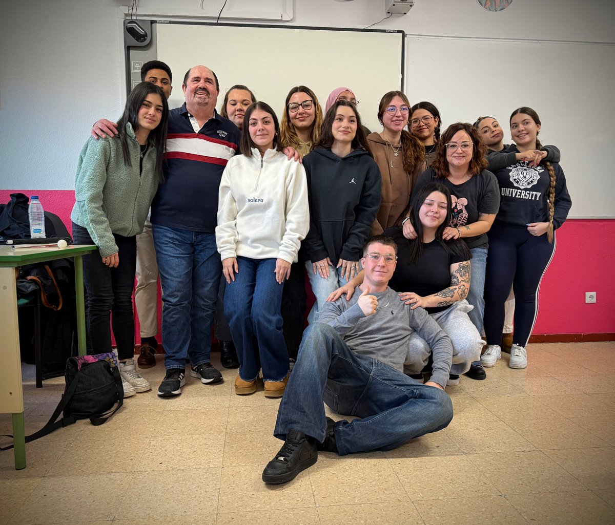 lmsfva's tweet photo. El alumnado de #TAPSD y #TSIS participa en un taller sobre #sordoceguera, gracias a @ASOCIDE_org. Una experiencia que les permite ir más allá de la teoría y poner en práctica lo trabajado en el aula.
#SAAC #IntegraciónSocial #AtenciónalaDependencia #InfluARTE #AulaEmpresaCyL https://t.co/iNXFIj7RlH
