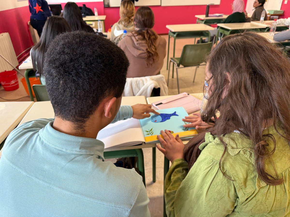 lmsfva's tweet photo. El alumnado de #TAPSD y #TSIS participa en un taller sobre #sordoceguera, gracias a @ASOCIDE_org. Una experiencia que les permite ir más allá de la teoría y poner en práctica lo trabajado en el aula.
#SAAC #IntegraciónSocial #AtenciónalaDependencia #InfluARTE #AulaEmpresaCyL https://t.co/iNXFIj7RlH