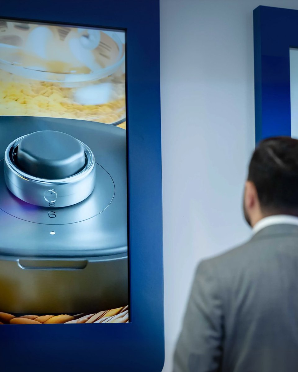 Circular tweet media