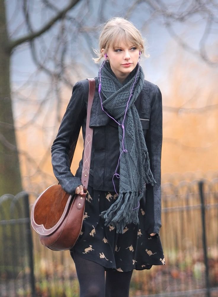 i looooove these two coats taylor wore in red era