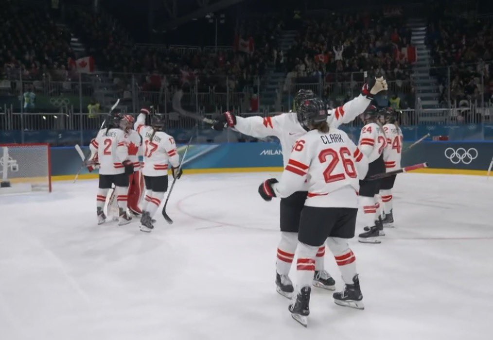 Devin_Heroux's tweet image. CANADA 🇨🇦 FOR THE WIN 

The Canadian women’s hockey team defeats Finland 5-0 in their final round robin game.

Canada now takes on Germany in the quarterfinals.