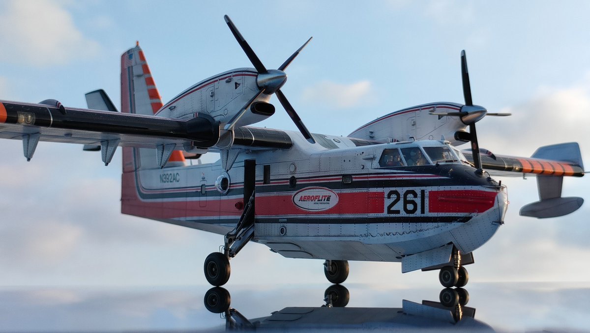 #私はこういう模型を作っています
既存キットを小改造で消防機シリーズ(ファイアファイター)を作っています。
時々飛行機以外も作ります🙂