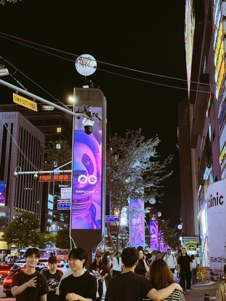 0glabs isn’t trying to be another general chain adding AI later. It’s built around AI throughput, storage intensity, and compute demand from day one. That difference shows up when real apps like Flashback run fully on-chain without compromise.

OG labs is way different