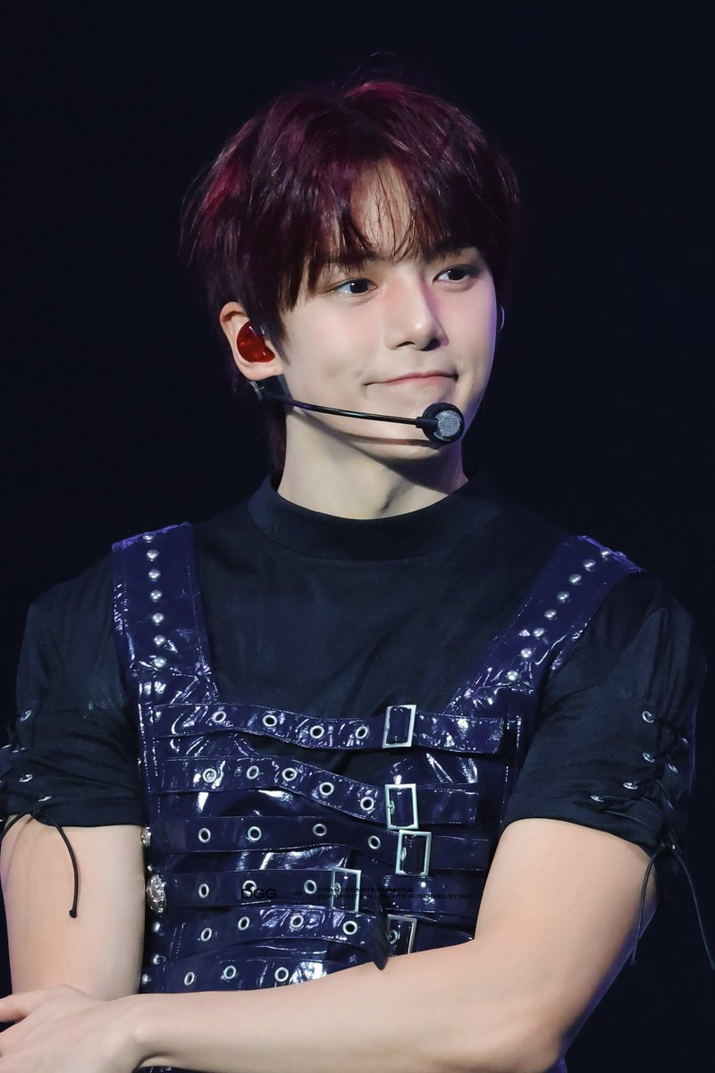 콧등 위에 블러셔 잔뜩 칠해진 거 누무 좋음
뽀용가나디...🫳🫳🫳