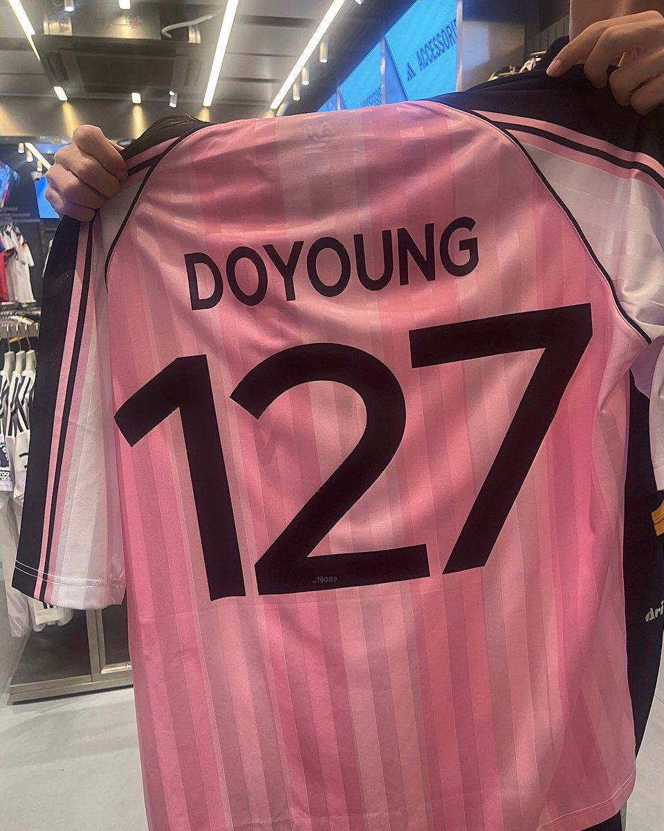 คอนค่ายที่ไม่มีเธอ ㅠㅡㅠ 
#SMTOWN_LIVE_BKK #DOYOUNG #도영 💗