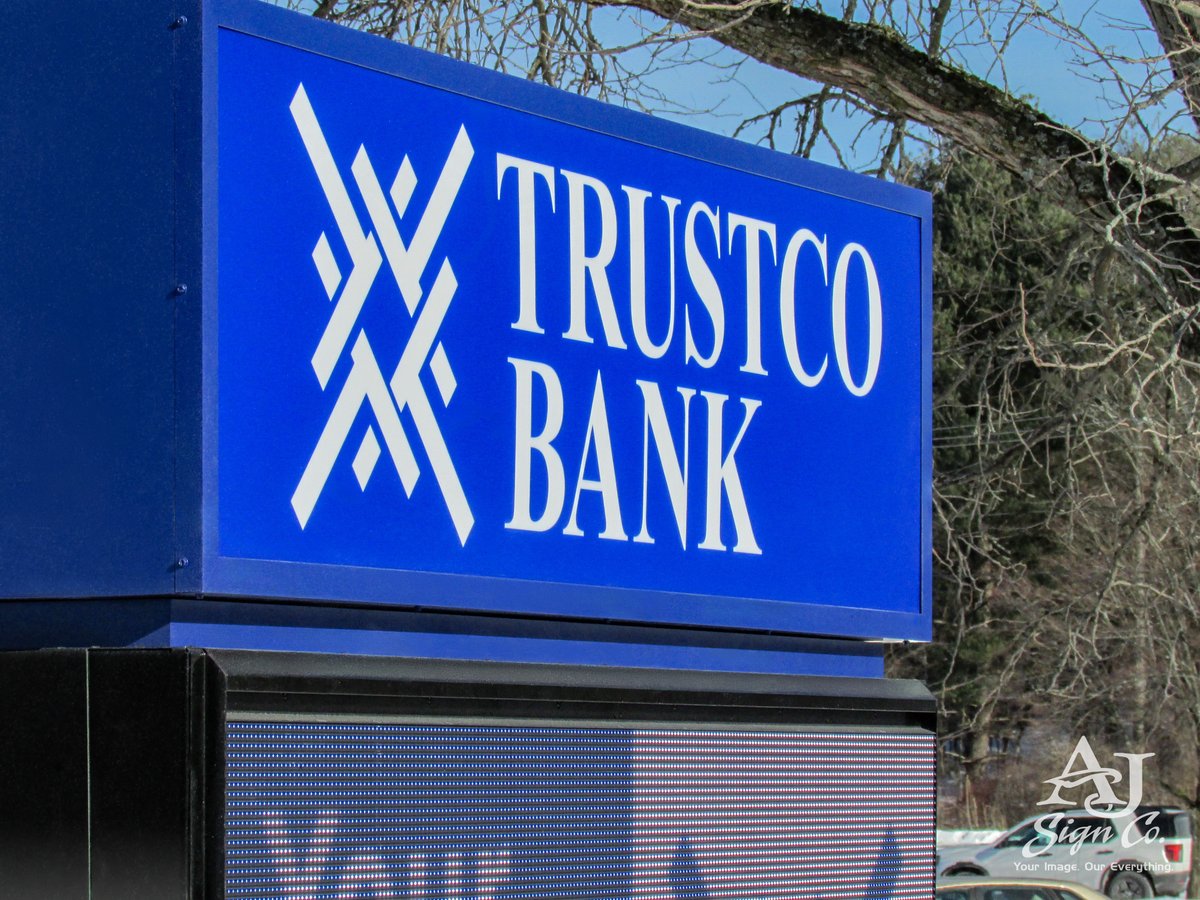 AJSigns's tweet photo. Trustco Bank’s Glenville NY branch has a beautiful new digital sign, giving them a clean, modern way to share messages with their community in real time! #TrustcoBank #AJSigns | #YourImageOurEverything https://t.co/fCUuRjTUMN