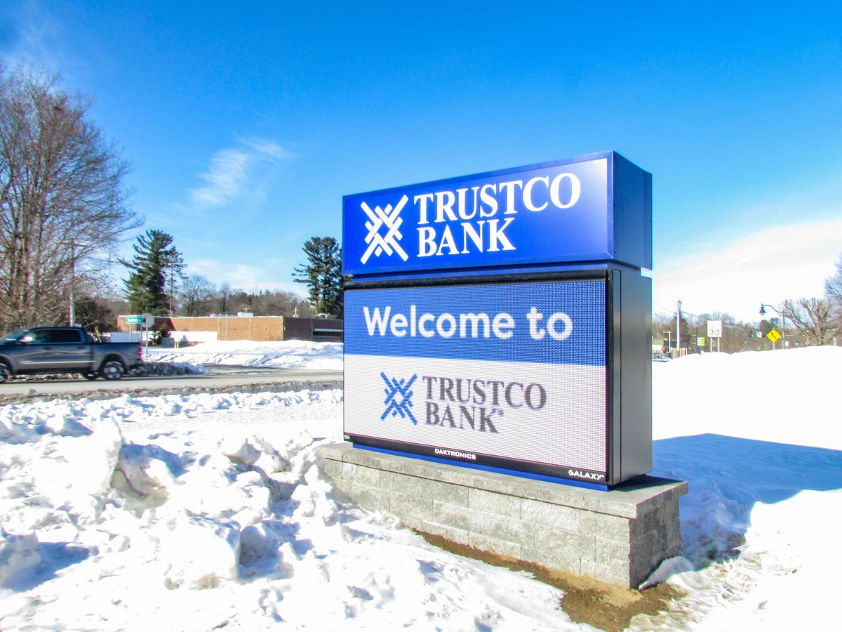 AJSigns's tweet photo. Trustco Bank’s Glenville NY branch has a beautiful new digital sign, giving them a clean, modern way to share messages with their community in real time! #TrustcoBank #AJSigns | #YourImageOurEverything https://t.co/fCUuRjTUMN