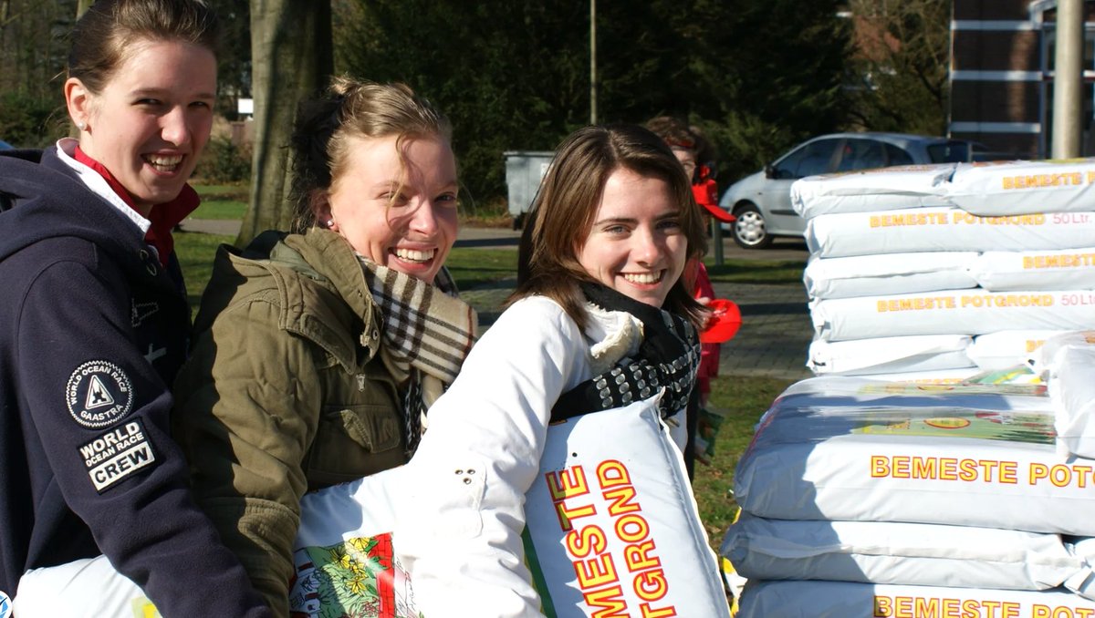 Potgrond en koemest van Veluwsche Sanghertjes

De Veluwsche Sanghertjes houden ook dit jaar hun jaarlijkse actie met de verkoop van potgrond en gedroogde organische koemest. 

ermelovannu.nl/vrijetijd/1374…

#Ermelo <a href="/GemeenteErmelo/">Gemeente Ermelo</a>