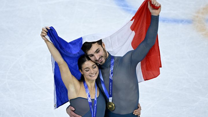 Stellaire_FR's tweet photo. American people, be quiet!

French people is proud of Laurence &amp; Guillaume

@NBCOlympics @TeamUSA #Cizeron #GuillaumeCizeron #Padadakis #Bates #Madison #Bock #France #USA https://t.co/xlO1z97FhE