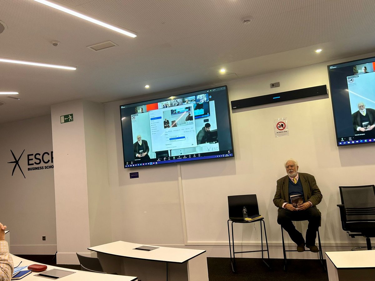 AsocFulbright's tweet photo. El pasado 10 de febrero celebramos una nueva tertulia Fulbright dedicada a “El legado de España en Norteamérica”, impartida por el embajador vitalicio Eduardo Garrigues López-Chicheri.

Compartimos algunas imágenes de una velada que volvió a reunir a la comunidad Fulbright. https://t.co/CnG63k51r8