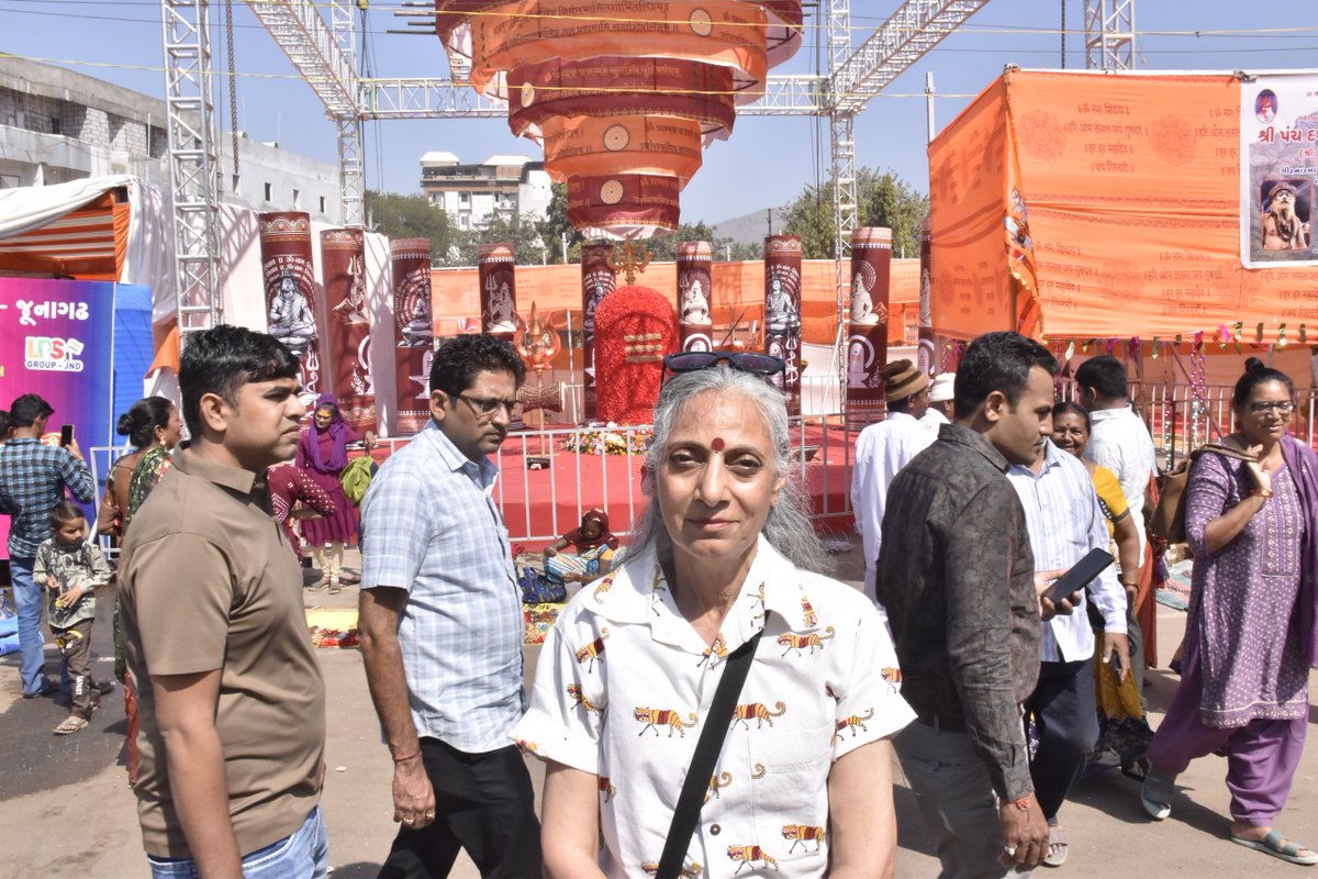 InfoJunagadhGoG's tweet photo. મહાકુંભ સમાન મહાશિવરાત્રીના મેળામાં આજે રાજસ્થાનથી સખી સહેલીઓનું વર્તુળ પહોંચ્યું હતું, તેમણે મહાશિવરાત્રીના મેળામાં સહભાગી થવાને સૌભાગ્ય ગણાવી વહીવટી તંત્રની વ્યવસ્થાઓની ખુલ્લા મને પ્રશંસા કરી હતી. #mahashivratri #mahashivratri2026 #junagadh #bhavnath
@CMOGuj
@sanghaviharsh https://t.co/xk1tCNkJJr