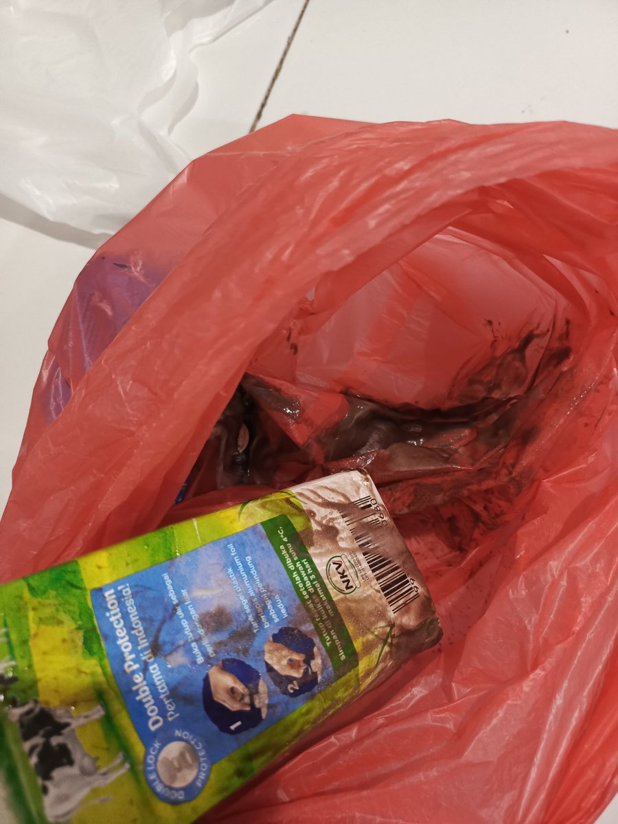 _losemua's tweet photo. @alfagift_idn sore min, mau komplain, masa tadi aku pesen ice cream dikirimnya begini. Pesanan sudah diselesaikan toki, jd saya gabisa request pengembalian dana. Tokonya juga udh aku chat tp gak ada tanggapan. https://t.co/XQWRTsMJ7Y