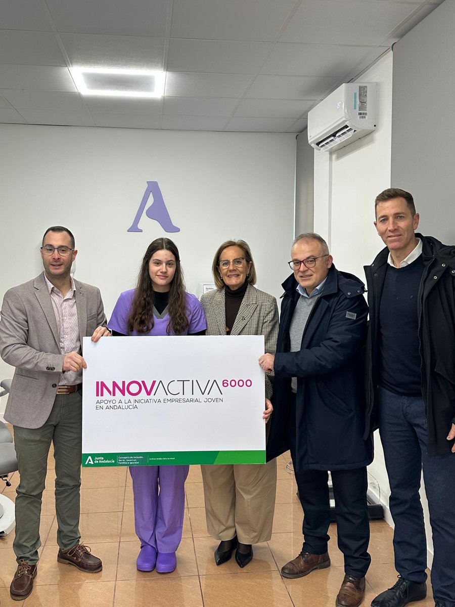 IAJuventud's tweet image. El #IAJ visita a una de las jóvenes emprendedoras beneficiarias de las subvenciones 'Innovactiva’ 💡

➡️Miranda Yeste ha puesto en marcha una clínica de podología en el municipio granadino de Baza.

lajunta.es/6b8aq