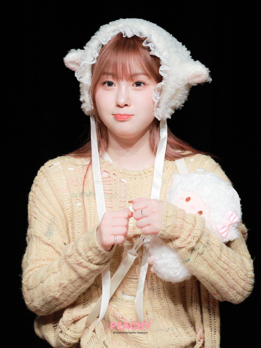 ᴘᴇᴀᴄʜʏ tweet media