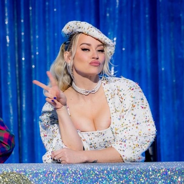 a plenitude de quem conseguiu, depois de 5 anos tentando, fazer esse comeback acontecer. a bichinha se esforçou, acho que das 3, é a que mais queria essa turnê das pussycat dolls