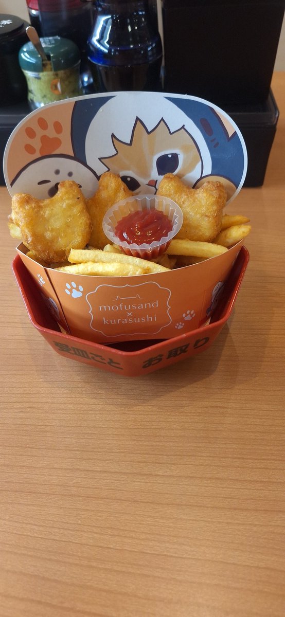 g10libra08's tweet photo. #くら寿司 食べに行ってきた🐱
コラボメニューどれも美味しかった😋※ミルクは飲んでなぃ…
ビッくらポン!でラバーチャームが当たった🍤
クリアファイルも無事に貰えた
 #mofusand #モフサンド #くら寿司 https://t.co/r8PSNuPwdt