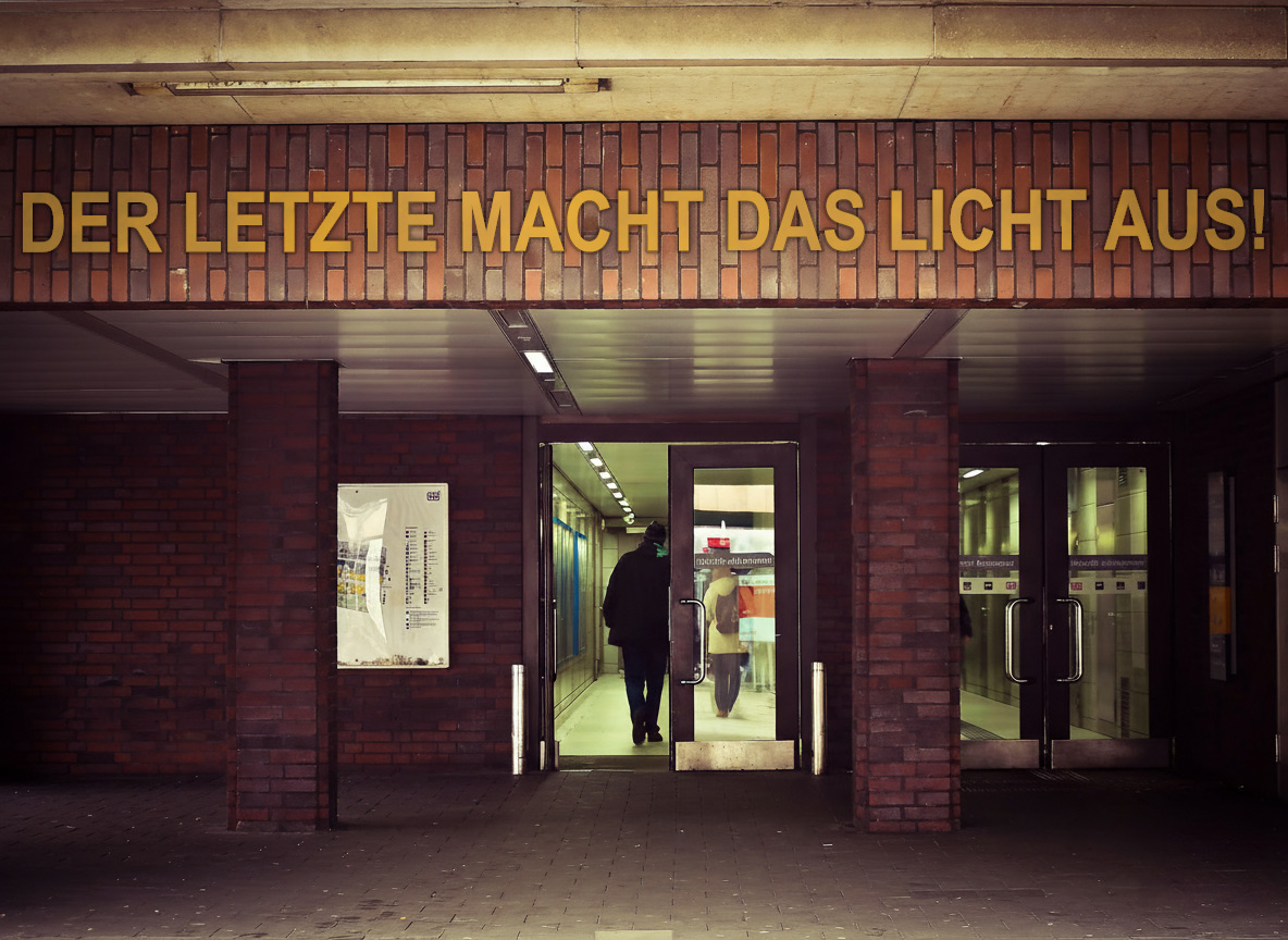 Nochmal Kasse machen:
Trotz schwerer Krise bei VW sind plötzlich 6 Mrd. da, so dass die volle Bonus-Stufe (ab 5,6Mrd) übertroffen wird und jedes Vorstandsmitglied 1,75 Mio. extra bekommt.
Wie? Man verkauft die Forderungen aus Autoverkäufen aus der Zukunft.
bild.de/politik/inland…