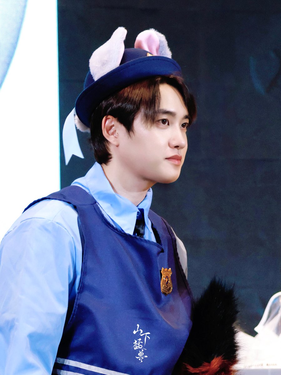 CaptainLi666's tweet photo. 20250207北京签售
Arrest me, Officer Judy. 🐰🚓

#도경수 #DOHKYUNGSOO #KYUNGSOO #都暻秀 #DO(D.O.) 
@weareoneEXO
@DOHKYUNGSOO_X https://t.co/DdPkpY8u8T