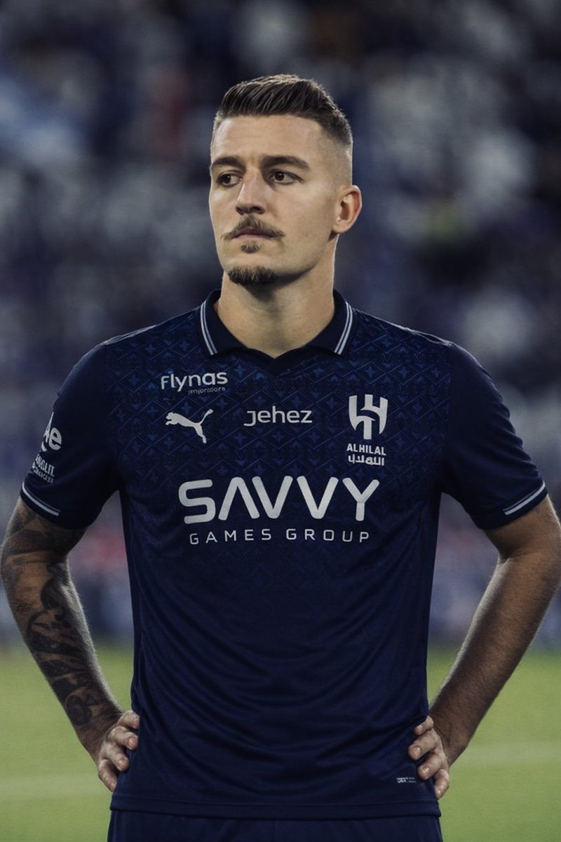 لا تعطي رايك بالطقم قبل ماتشوفه على سافيتش💙