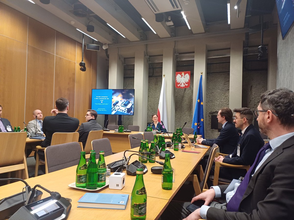 Ruszył Zespół Parlamentarny ds. polityki przemysłowej. Wreszcie!, chciałoby się powiedzieć

Dzięki <a href="/PolaMatysiak/">Paulina Matysiak 🇵🇱</a> za inicjatywę 👏👏👏

Eksperci - są

Decydenci - brak

Dobry obrazek, gdzie jesteśmy z tematem. Kropla drąży skałę. 

Ale ciągle politycy nie czują wagi tematu.