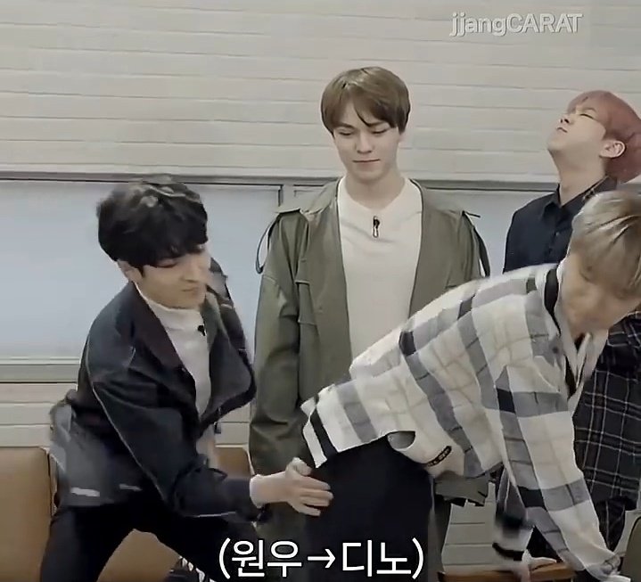 주물럭...주물주물.....