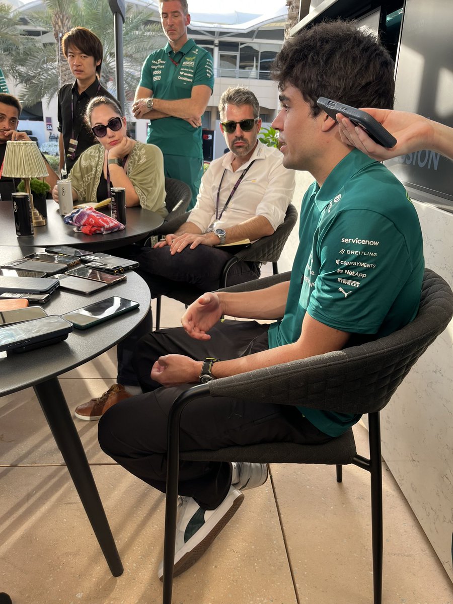 Habla Stroll y suena preocupante. “Tenemos problemas de motor y no solo de motor. No estamos para luchar por victorias. Ahora mismo nos faltan cuatro segundos”.