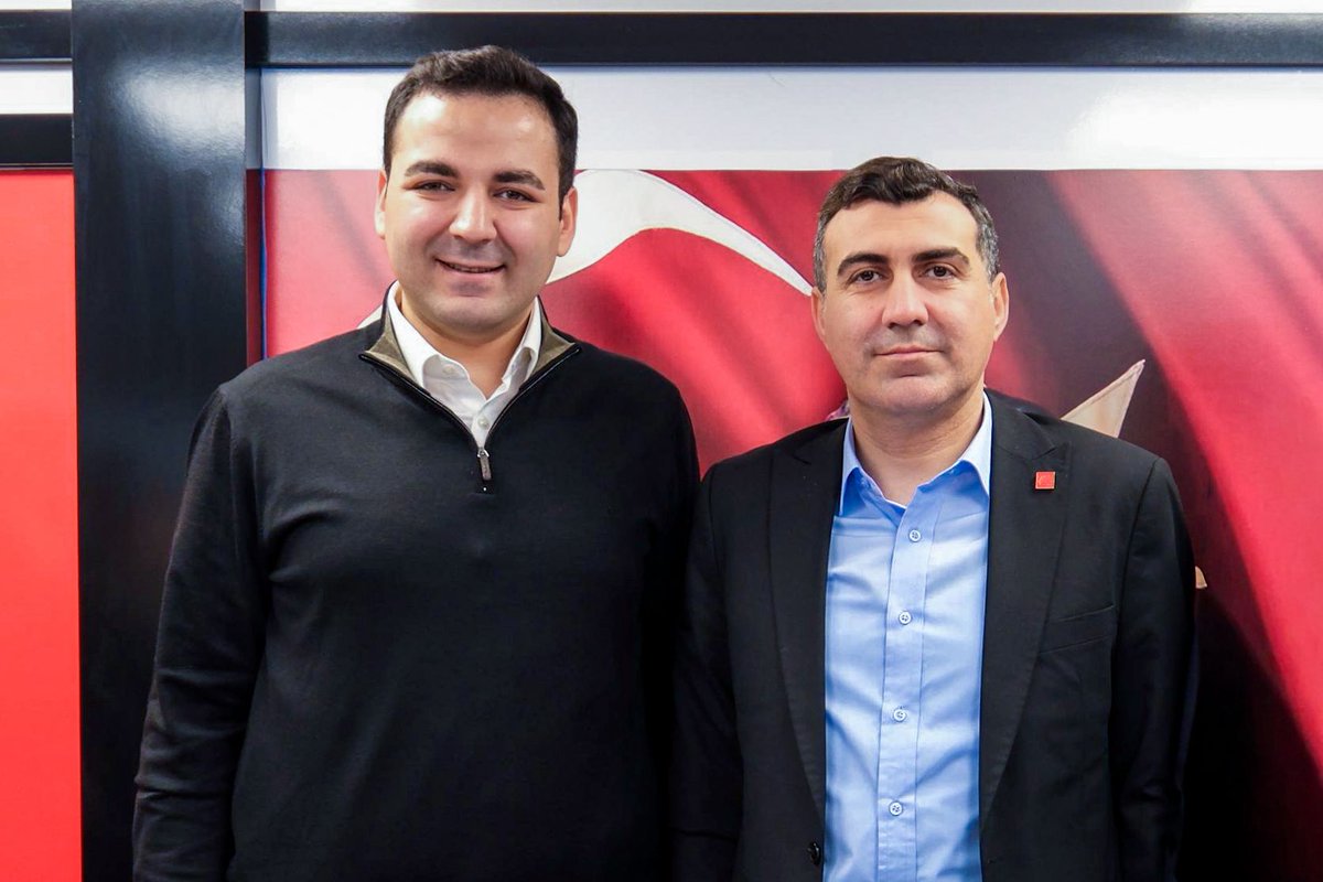 Gençlik Kolları Genel Başkanımız Cem Aydın’a verilen 1 yıl 5 ay ceza ve Adalar Gençlik Kolları İlçe Başkanımız Ramazan Yıldız'ın tutuklanması cumhuriyetimizin her yurttaşına tanımış olduğu hak ve özgürlüklerin açık ihlalidir.

Türkiye'nin 1. Partisi Cumhuriyet Halk Partisi