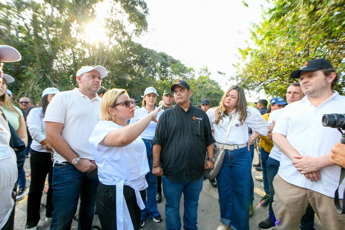MagdalenaGober's tweet photo. ¡En tiempo récord! Gobernadora consigue solución provisional a emergencia del puente de Mendihuaca, Invías socializa plan de acción. https://t.co/rE6kd4Q5kU