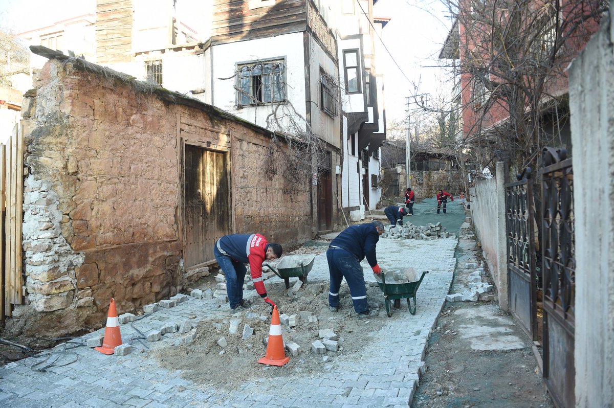 hasanbaltaciyep's tweet photo. Yuvamız Kastamonu için sahadayız.

Mahallelerimizde, caddelerimizde, sokaklarımızda ve parklarımızda çalışmalarımız aralıksız sürüyor. Temizlikten ağaç budamaya, parke yapımından altyapı düzenlemelerine kadar şehrimizin her noktasında emek veriyoruz.

Daha temiz, daha düzenli ve daha yaşanabilir bir Kastamonu için durmadan çalışmaya devam ediyoruz.