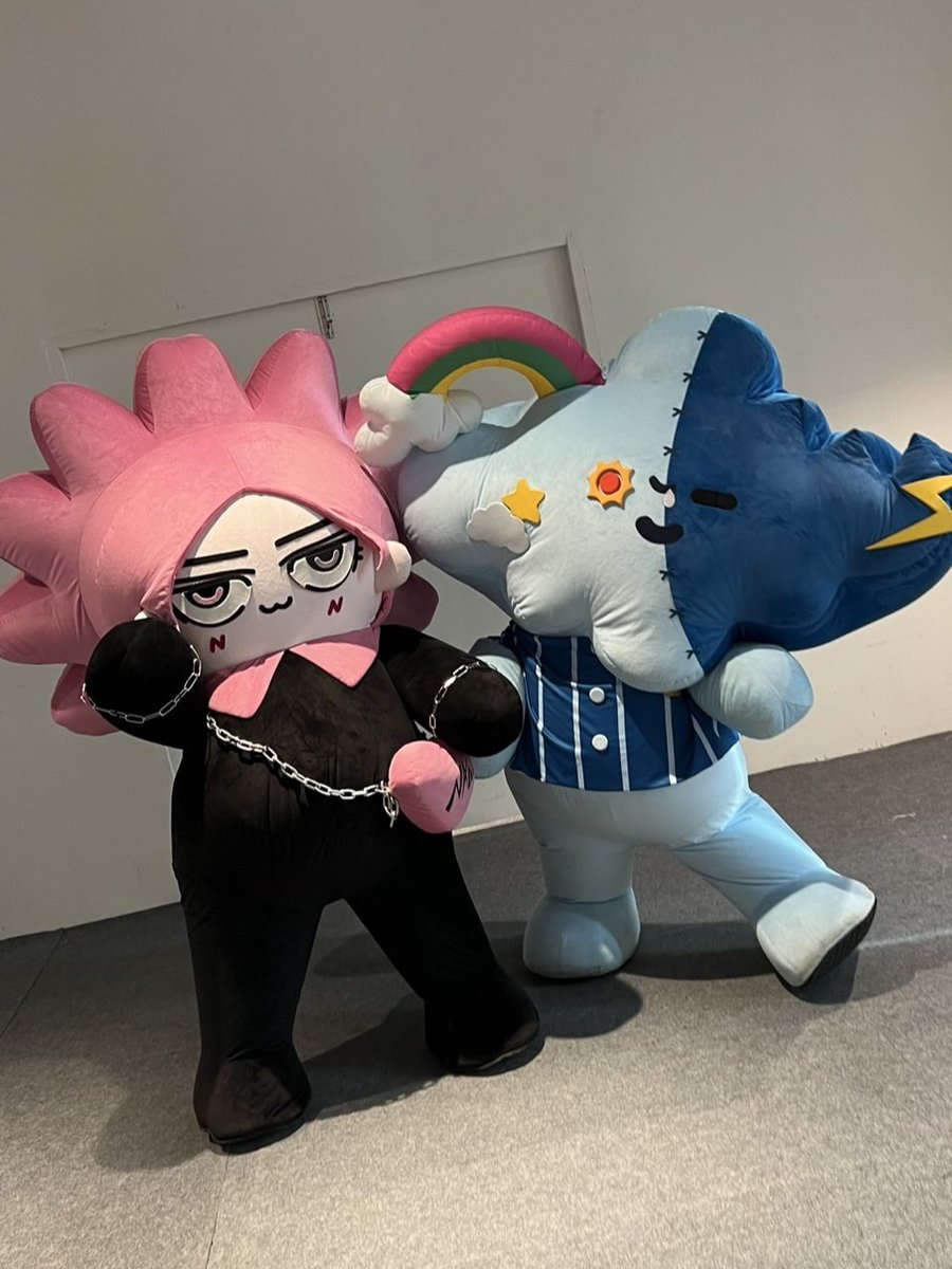 Salah satu alasan kenapa kpop mulai ditinggalkan.. karena para buntelan kebanggaan SEA ini bisa lebih menghibur daripada nonton konser kpop