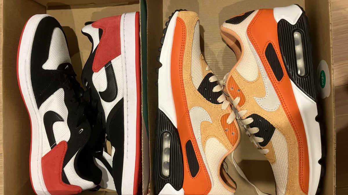 NIKEのアウトレット行ったら、30％OFFセールやってるしバースデークーポン使えるし神。
2つで15000円だったのが9000円に。