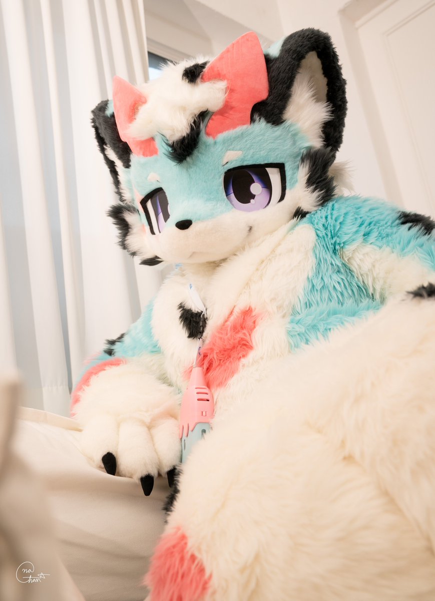 벌써 금요일이야!

📸: <a href="/nachani77/">나찬📸</a> 
#FursuitFriday