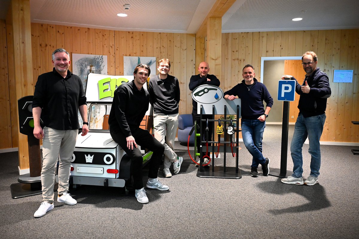 𝐒𝐚𝐦𝐞𝐧 𝐛𝐨𝐮𝐰𝐞𝐧 𝐚𝐚𝐧 𝐝𝐞 𝐬𝐩𝐞𝐞𝐥𝐩𝐥𝐞𝐤𝐤𝐞𝐧 𝐯𝐚𝐧 𝐦𝐨𝐫𝐠𝐞𝐧 🛝

Ons marketingteam bracht woensdag een inspirerend werkbezoek aan Westfalia Spielgeräte in #Hövelhof.

#Circulair | #Kunststofrecycling | #Speeltoestel | #OpenbareRuimte | #Gemeente